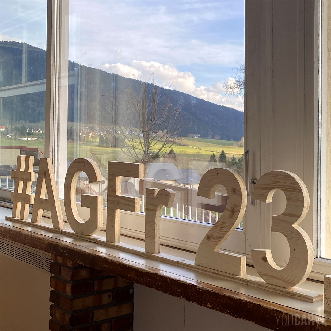 Réalisé par Agile Games France, logo et lettres en bois autoportantes découpées en bois (épicéa épaisseur 27 mm).